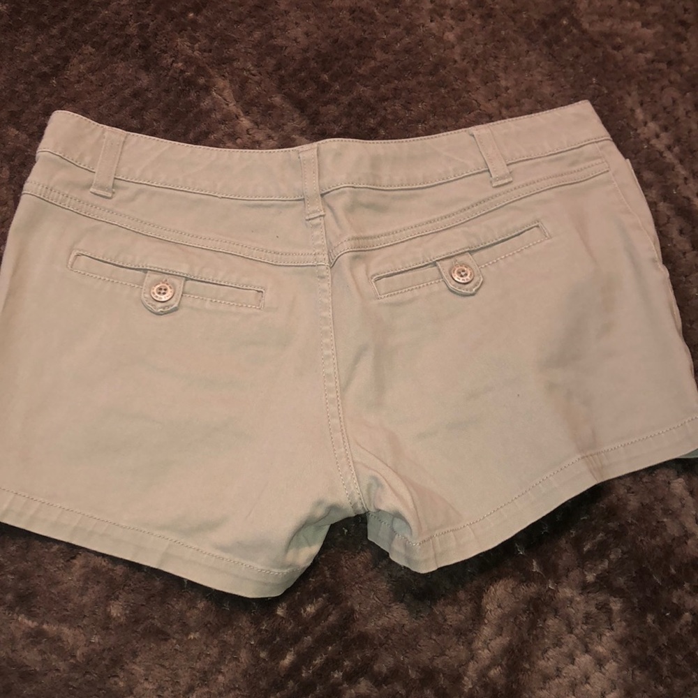 Beige shorts - Picture 2 of 2